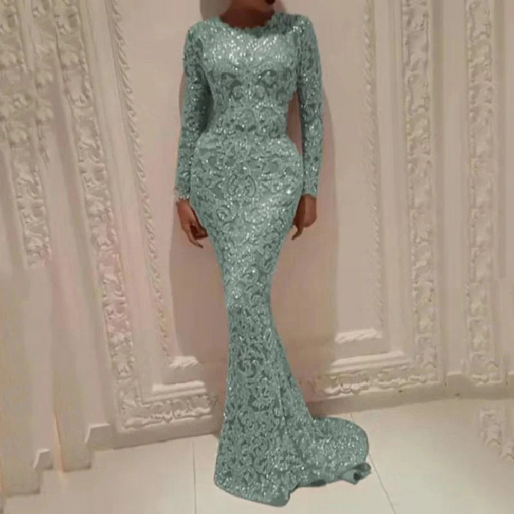 Jeldau lange jurk – een elegante en verfijnde keuze voor speciale gelegenheden. Met een flatterende pasvorm, luxueuze details en een tijdloos ontwerp straal je pure klasse uit. Perfect voor gala’s, bruiloften en formele evenementen. Verkrijgbaar in goud en groen, in maten S-3XL. Bestel nu en ervaar de ultieme combinatie van stijl en glamour!