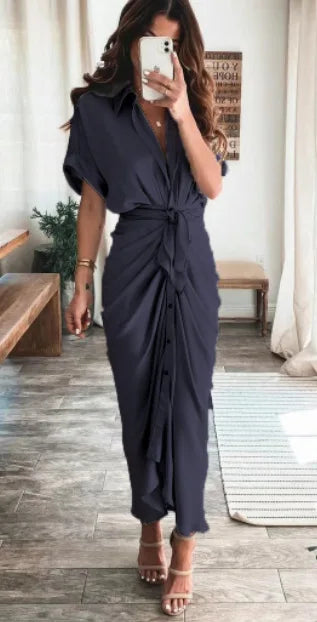 Elowen Wikkeljurk - Elegante zomerjurk van superzachte, ademende stof. Wrap-belt en veelzijdig ontwerp maken het perfect voor casual, zakelijke en formele gelegenheden. Eenvoudig te onderhouden, verkrijgbaar in diverse zomerse kleuren en maten XS-2XL. Voeg stijl en comfort toe aan je garderobe met de Elowen Wikkeljurk. Bestel nu en geniet van een tijdloze en comfortabele look!
