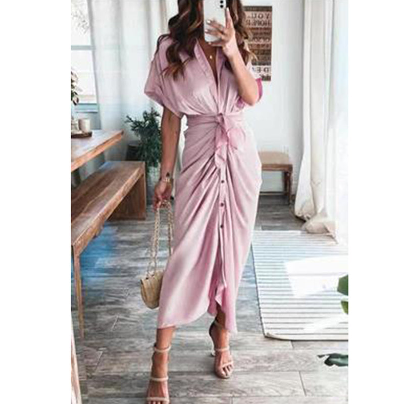 Elowen Wikkeljurk - Elegante zomerjurk van superzachte, ademende stof. Wrap-belt en veelzijdig ontwerp maken het perfect voor casual, zakelijke en formele gelegenheden. Eenvoudig te onderhouden, verkrijgbaar in diverse zomerse kleuren en maten XS-2XL. Voeg stijl en comfort toe aan je garderobe met de Elowen Wikkeljurk. Bestel nu en geniet van een tijdloze en comfortabele look!