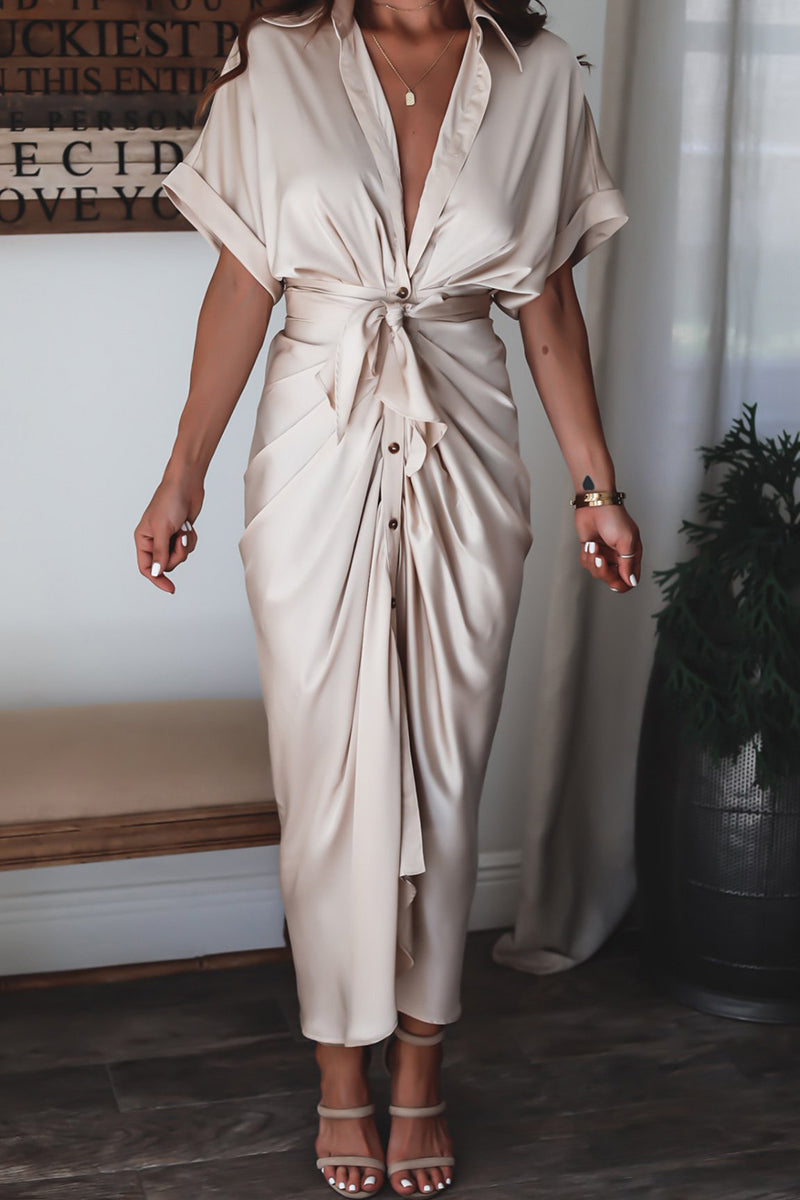 Elowen Wikkeljurk - Elegante zomerjurk van superzachte, ademende stof. Wrap-belt en veelzijdig ontwerp maken het perfect voor casual, zakelijke en formele gelegenheden. Eenvoudig te onderhouden, verkrijgbaar in diverse zomerse kleuren en maten XS-2XL. Voeg stijl en comfort toe aan je garderobe met de Elowen Wikkeljurk. Bestel nu en geniet van een tijdloze en comfortabele look!