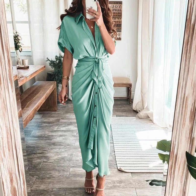 Elowen Wikkeljurk - Elegante zomerjurk van superzachte, ademende stof. Wrap-belt en veelzijdig ontwerp maken het perfect voor casual, zakelijke en formele gelegenheden. Eenvoudig te onderhouden, verkrijgbaar in diverse zomerse kleuren en maten XS-2XL. Voeg stijl en comfort toe aan je garderobe met de Elowen Wikkeljurk. Bestel nu en geniet van een tijdloze en comfortabele look!
