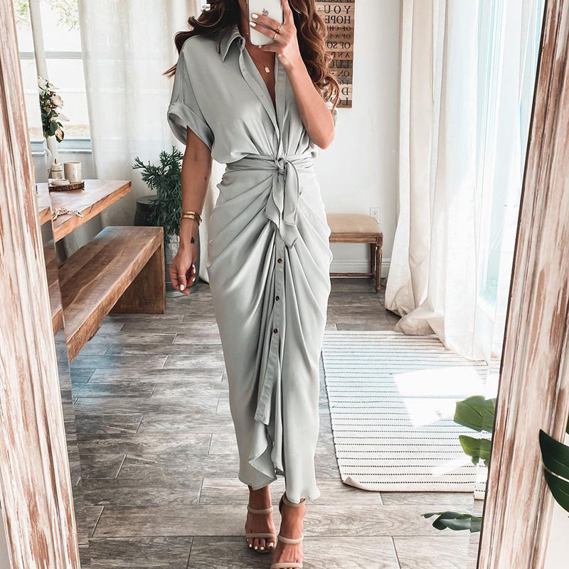 Elowen Wikkeljurk - Elegante zomerjurk van superzachte, ademende stof. Wrap-belt en veelzijdig ontwerp maken het perfect voor casual, zakelijke en formele gelegenheden. Eenvoudig te onderhouden, verkrijgbaar in diverse zomerse kleuren en maten XS-2XL. Voeg stijl en comfort toe aan je garderobe met de Elowen Wikkeljurk. Bestel nu en geniet van een tijdloze en comfortabele look!