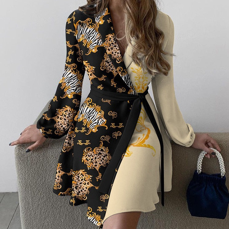 Busi is een stijlvolle gewrapte mini-jurk met een ceintuur in de taille voor een flatterend silhouet. Gemaakt van een zachte mix van polyester en elastaan, biedt deze jurk ultiem comfort en een elegante uitstraling. Ideaal voor casual uitjes, brunches en stijlvolle bijeenkomsten. Verkrijgbaar in lichtblauw, rood, zwart/beige, blauw/wit en wit, maten S-3XL. Upgrade je garderobe met Busi en straal in moeiteloze elegantie. Bestel nu en maak een statement!