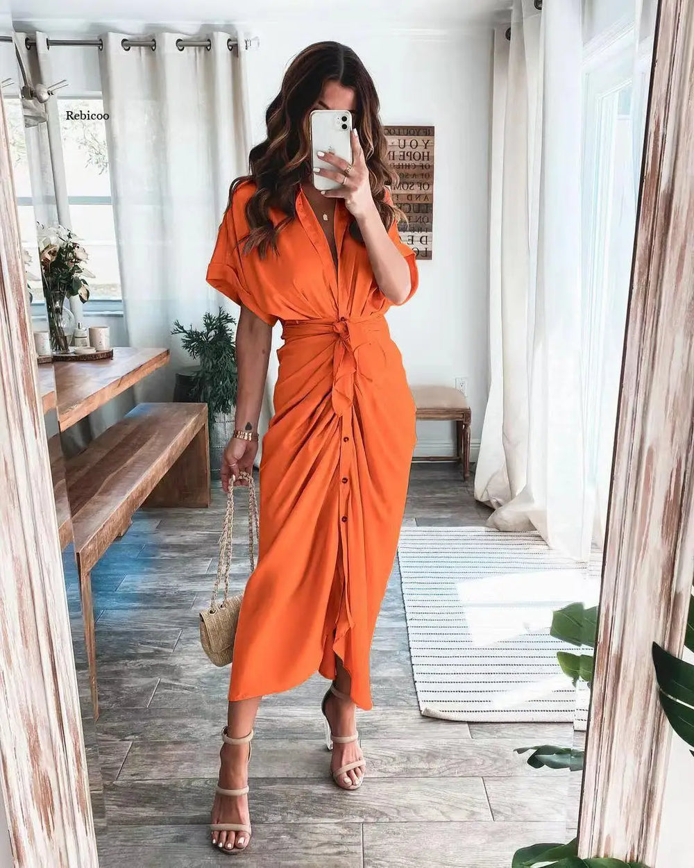 Elowen Wikkeljurk - Elegante zomerjurk van superzachte, ademende stof. Wrap-belt en veelzijdig ontwerp maken het perfect voor casual, zakelijke en formele gelegenheden. Eenvoudig te onderhouden, verkrijgbaar in diverse zomerse kleuren en maten XS-2XL. Voeg stijl en comfort toe aan je garderobe met de Elowen Wikkeljurk. Bestel nu en geniet van een tijdloze en comfortabele look!