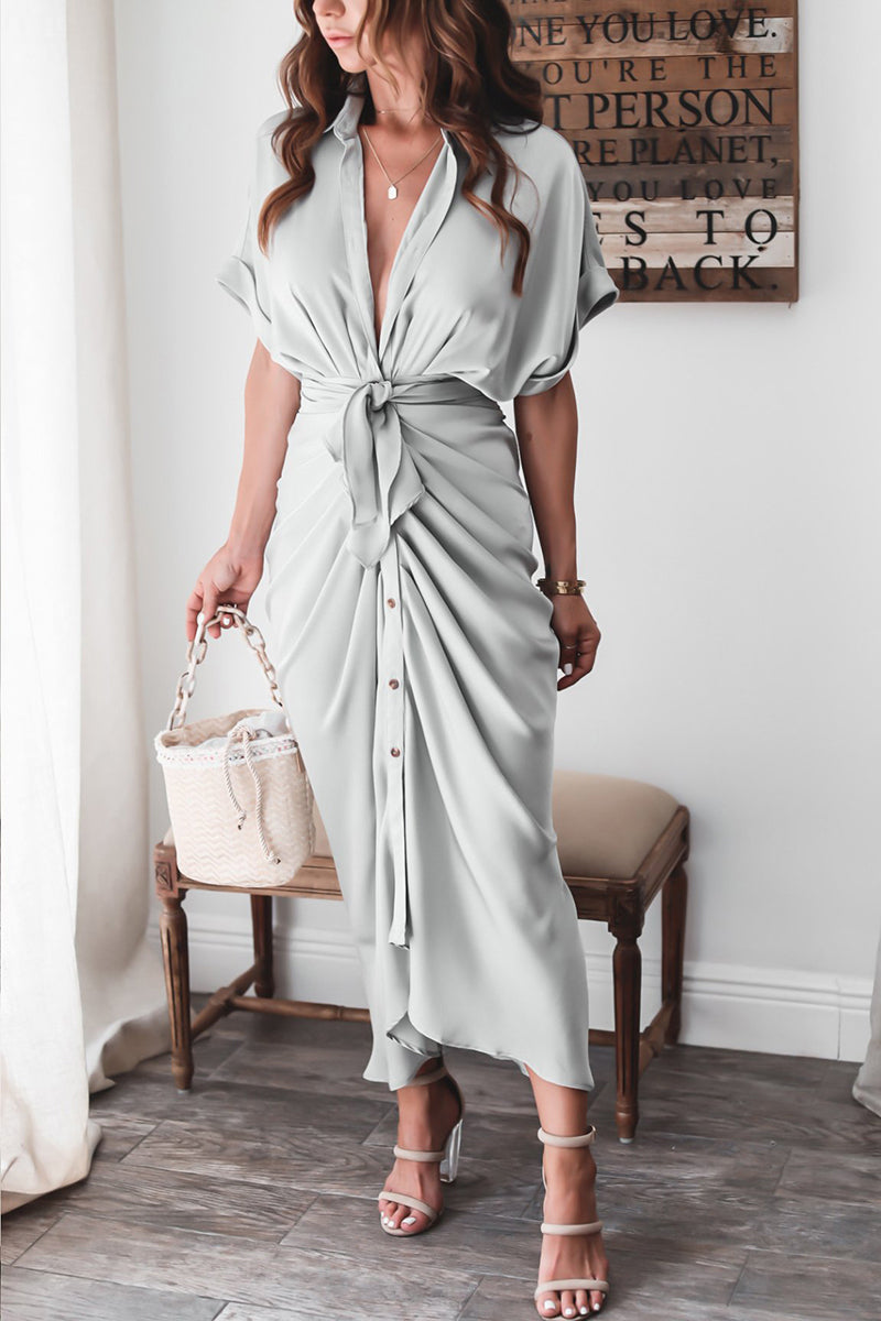 Elowen Wikkeljurk - Elegante zomerjurk van superzachte, ademende stof. Wrap-belt en veelzijdig ontwerp maken het perfect voor casual, zakelijke en formele gelegenheden. Eenvoudig te onderhouden, verkrijgbaar in diverse zomerse kleuren en maten XS-2XL. Voeg stijl en comfort toe aan je garderobe met de Elowen Wikkeljurk. Bestel nu en geniet van een tijdloze en comfortabele look!