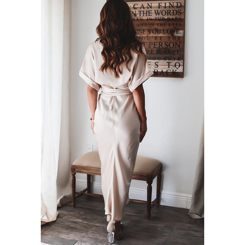 Elowen Wikkeljurk - Elegante zomerjurk van superzachte, ademende stof. Wrap-belt en veelzijdig ontwerp maken het perfect voor casual, zakelijke en formele gelegenheden. Eenvoudig te onderhouden, verkrijgbaar in diverse zomerse kleuren en maten XS-2XL. Voeg stijl en comfort toe aan je garderobe met de Elowen Wikkeljurk. Bestel nu en geniet van een tijdloze en comfortabele look!