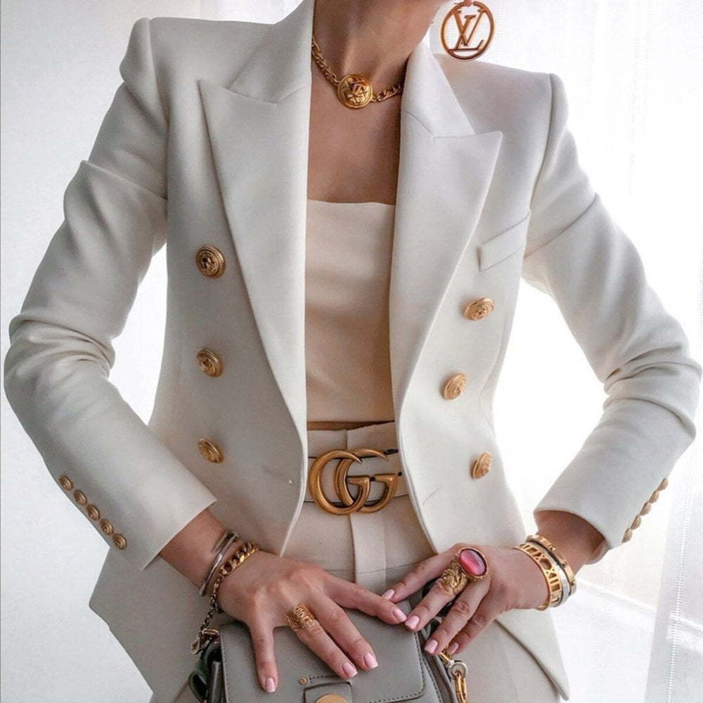 Beatrijs | Voeg tijdloze elegantie toe aan je garderobe met de Beatrijs blazer. Deze stijlvolle en comfortabele blazer heeft een getailleerde pasvorm, is perfect voor werk, casual dagen of avondgelegenheden en is verkrijgbaar in diverse kleuren zoals marineblauw, zwart, oranje, grijs, khaki, roze, rood, wit, geel, roze rood en zeeblauw. Beschikbaar in maten XS-2XL. Combineer stijl en veelzijdigheid met de Beatrijs. Bestel nu en upgrade je look!