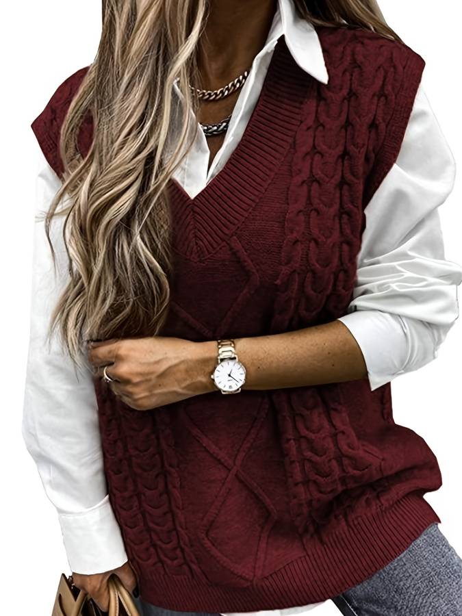 Ontdek de Valeria, een klassieke kabelgebreide cardigan voor koelere dagen. Met een relaxte pasvorm en tijdloos ontwerp is de Valeria perfect voor laagjes over blouses of shirts, geschikt voor zowel casual als geklede looks. Verkrijgbaar in grijs, bordeaux, koffie, khaki en marineblauw, maat S-2XL. Combineer moeiteloos stijl en comfort en voeg elegantie toe aan elke outfit. Bestel nu en ervaar veelzijdige mode voor elke gelegenheid!