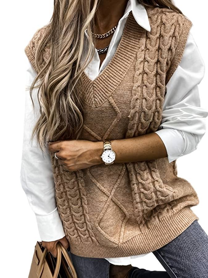Ontdek de Valeria, een klassieke kabelgebreide cardigan voor koelere dagen. Met een relaxte pasvorm en tijdloos ontwerp is de Valeria perfect voor laagjes over blouses of shirts, geschikt voor zowel casual als geklede looks. Verkrijgbaar in grijs, bordeaux, koffie, khaki en marineblauw, maat S-2XL. Combineer moeiteloos stijl en comfort en voeg elegantie toe aan elke outfit. Bestel nu en ervaar veelzijdige mode voor elke gelegenheid!