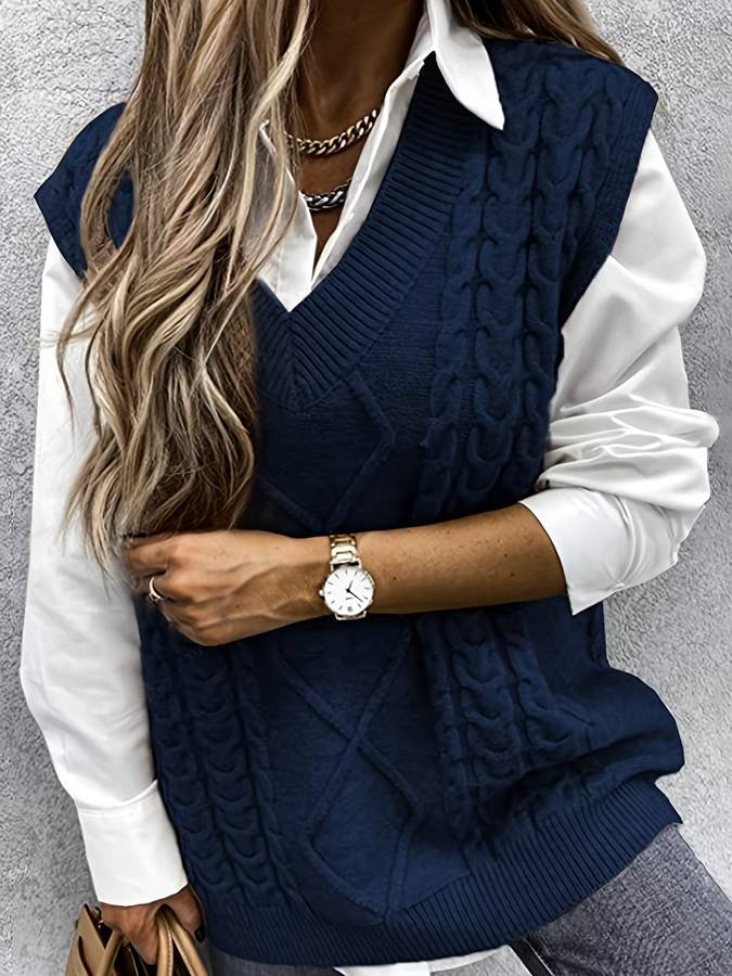 Ontdek de Valeria, een klassieke kabelgebreide cardigan voor koelere dagen. Met een relaxte pasvorm en tijdloos ontwerp is de Valeria perfect voor laagjes over blouses of shirts, geschikt voor zowel casual als geklede looks. Verkrijgbaar in grijs, bordeaux, koffie, khaki en marineblauw, maat S-2XL. Combineer moeiteloos stijl en comfort en voeg elegantie toe aan elke outfit. Bestel nu en ervaar veelzijdige mode voor elke gelegenheid!