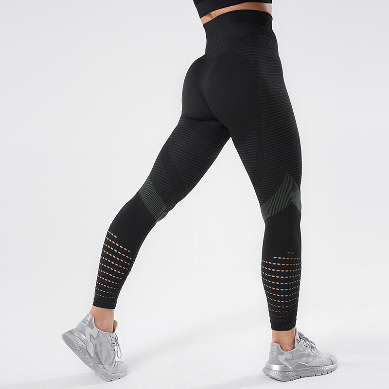 Eunice is een high-waist sportlegging met geavanceerde weeftechnieken voor gerichte ondersteuning, zodat je benen en billen er altijd op hun best uitzien. Het ademende, vochtafvoerende materiaal houdt je koel en droog tijdens elke workout. Perfect voor yoga, hardlopen en fitness. Verkrijgbaar in blauw, zwart, groen, roze en rood, maten S-XL. Upgrade je sportgarderobe met Eunice en ervaar ultiem comfort, shaping en bewegingsvrijheid. Bestel nu en train in stijl!
