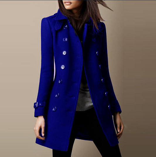 Fawn | Voeg klassieke elegantie toe aan je garderobe met de Fawn double-breasted jas. Met een getailleerde pasvorm, stijlvolle knoopdetails en rijke kleuren zoals blauw, groen, zwart en rood, is deze jas perfect voor kantoor, avondgelegenheden of dagelijkse uitstapjes. Beschikbaar in maten XS-2XL. Combineer warmte en tijdloze stijl met de Fawn en geef elke outfit een verfijnde touch. Bestel nu en upgrade je wintergarderobe!
