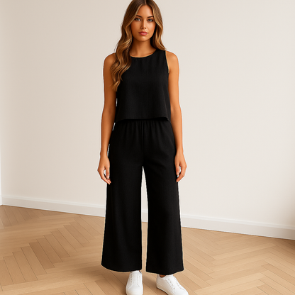 Tessaura linnen set: elegante en ademende set met mouwloos topje en stijlvolle broek, perfect voor zomerse gelegenheden. Gemaakt van hoogwaardige linnen stof voor comfort en een koel gevoel op warme dagen. Verkrijgbaar in Beige, Grijs, Wit, Zwart, Bruin en Blauw, in maten XS t/m 2XL. Combineer tijdloze stijl met moeiteloos draagcomfort. Bestel nu de Tessaura set en upgrade je zomergarderobe met verfijning en elegantie!