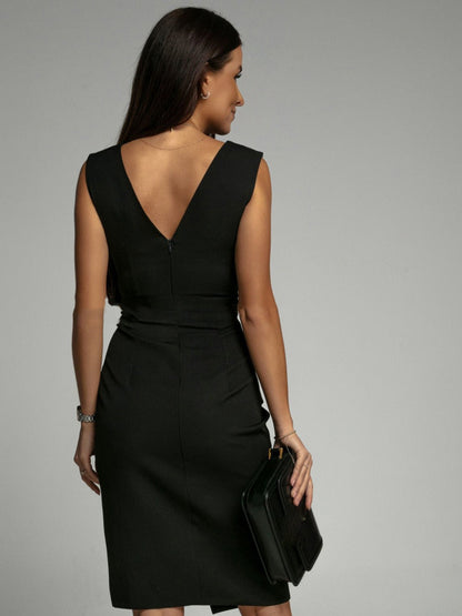 Yde jurk – elegante verfijning met een vleugje glamour. Met een asymmetrische halslijn en hoge split biedt deze jurk een tijdloos en sensueel silhouet. Gemaakt van hoogwaardig polyester voor een luxe uitstraling en ultiem draagcomfort. Perfect voor gala’s, feesten en speciale gelegenheden. Verkrijgbaar in zwart, groen, rood, paars en blauw, in maten XS-3XL. Combineer moeiteloos stijl en klasse. Bestel nu en straal met deze elegante must-have!