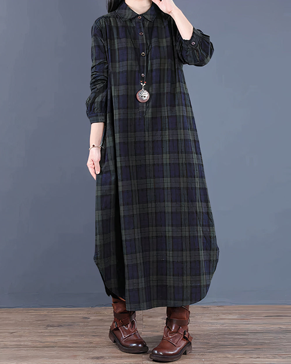 Alessa Blouse - Tijdloze ruitpatroon blouse, gemaakt van ademend katoen voor ultiem comfort en een zachte feel. Ideaal voor casual en formele gelegenheden. Beschikbaar in rood en groen, maten M-2XL. Perfect voor kantoor, avondjes uit, en casual weekendlooks. Voeg een vleugje klasse en veelzijdigheid toe aan je garderobe met de Alessa blouse. Bestel nu en ervaar tijdloze stijl en maximaal comfort!