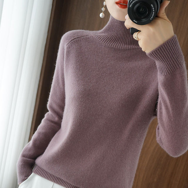 Lucinda coltrui: stijlvolle en comfortabele trui van hoogwaardige wol en polyester, perfect voor koelere dagen. Met een tijdloos colontwerp en een veelzijdig silhouet voegt de Lucinda een vleugje luxe en elegantie toe aan elke outfit. Verkrijgbaar in Wit, Groen, Lila, Zwart, Blauw, Roze, Grijs, Beige en Kamel, in maten S t/m 2XL. Combineer warmte en stijl met deze duurzame must-have. Bestel nu en upgrade je garderobe met tijdloze klasse!