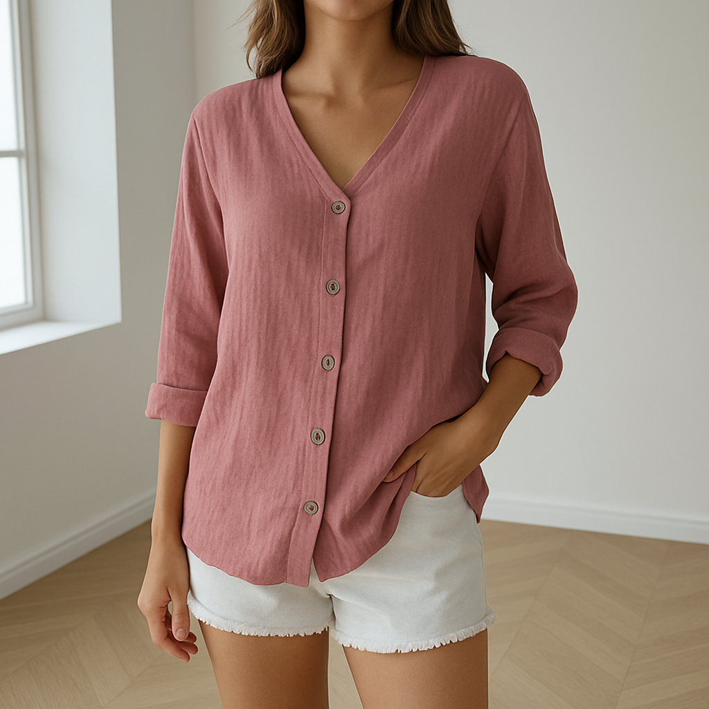 Een casual damesblouse met V-hals, knoopsluiting en opgerolde mouwen, gemaakt van een luchtige, licht gekreukte stof voor een ontspannen en stijlvolle look