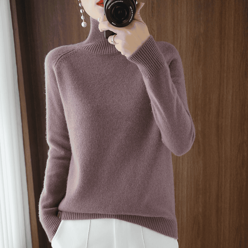 Lucinda coltrui: stijlvolle en comfortabele trui van hoogwaardige wol en polyester, perfect voor koelere dagen. Met een tijdloos colontwerp en een veelzijdig silhouet voegt de Lucinda een vleugje luxe en elegantie toe aan elke outfit. Verkrijgbaar in Wit, Groen, Lila, Zwart, Blauw, Roze, Grijs, Beige en Kamel, in maten S t/m 2XL. Combineer warmte en stijl met deze duurzame must-have. Bestel nu en upgrade je garderobe met tijdloze klasse!