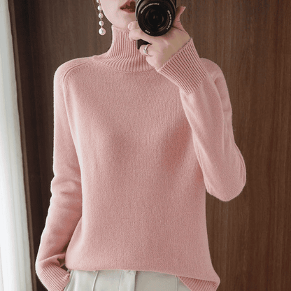 Lucinda coltrui: stijlvolle en comfortabele trui van hoogwaardige wol en polyester, perfect voor koelere dagen. Met een tijdloos colontwerp en een veelzijdig silhouet voegt de Lucinda een vleugje luxe en elegantie toe aan elke outfit. Verkrijgbaar in Wit, Groen, Lila, Zwart, Blauw, Roze, Grijs, Beige en Kamel, in maten S t/m 2XL. Combineer warmte en stijl met deze duurzame must-have. Bestel nu en upgrade je garderobe met tijdloze klasse!