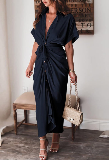 Elowen Wikkeljurk - Elegante zomerjurk van superzachte, ademende stof. Wrap-belt en veelzijdig ontwerp maken het perfect voor casual, zakelijke en formele gelegenheden. Eenvoudig te onderhouden, verkrijgbaar in diverse zomerse kleuren en maten XS-2XL. Voeg stijl en comfort toe aan je garderobe met de Elowen Wikkeljurk. Bestel nu en geniet van een tijdloze en comfortabele look!