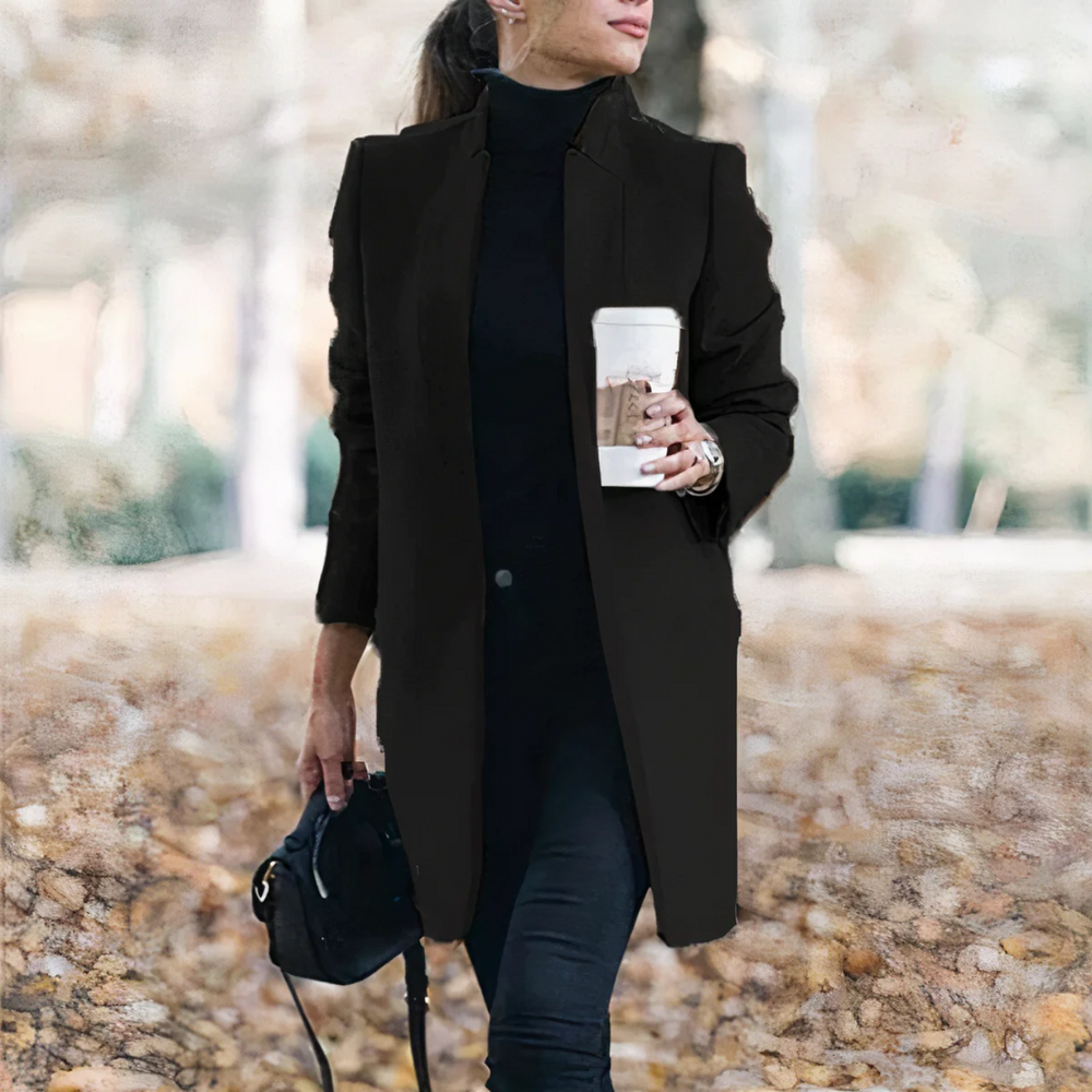 De Amethyst trenchcoat biedt tijdloze verfijning en winterse elegantie. Met een lange, getailleerde pasvorm en veelzijdige kleuren tilt deze jas elke outfit naar een hoger niveau. Ideaal voor casual uitstapjes, werkdagen en buitenwandelingen, terwijl je warm en comfortabel blijft. Verkrijgbaar in khaki, rood, zwart en grijs, maten S-4XL. Voeg stijl en warmte toe aan je wintergarderobe met de Amethyst. Bestel nu en blijf chic tijdens koude dagen!