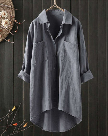 Vivienna Blouse - Ontdek de perfecte mix van comfort en stijl met Vivienna, een losvallende blouse met een tijdloos silhouet. Ideaal voor casual en professionele outfits, gemaakt van ademend katoen en linnen. Verkrijgbaar in wit, zwart, beige, grijs, groen en blauw, in maten XS-4XL. Combineer moeiteloos voor elke gelegenheid en geniet van een ontspannen pasvorm die elk figuur flatteert. Bestel nu en voeg veelzijdige elegantie toe aan je garderobe!