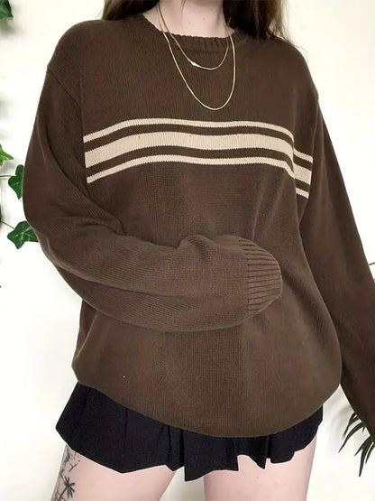 Wendy sweater met klassiek streepdessin – een tijdloze en comfortabele toevoeging aan je garderobe. Met een relaxte pasvorm en warme donkerbruine tint biedt deze trui ultiem comfort en stijl voor casual uitjes, ontspannen weekenden of gezellige dagen thuis. Combineer eenvoudig met jeans of rokken voor een moeiteloze look. Verkrijgbaar in donkerbruin, maten S-XL. Voeg casual elegantie en dagelijks comfort toe aan je outfits met de Wendy. Bestel nu!