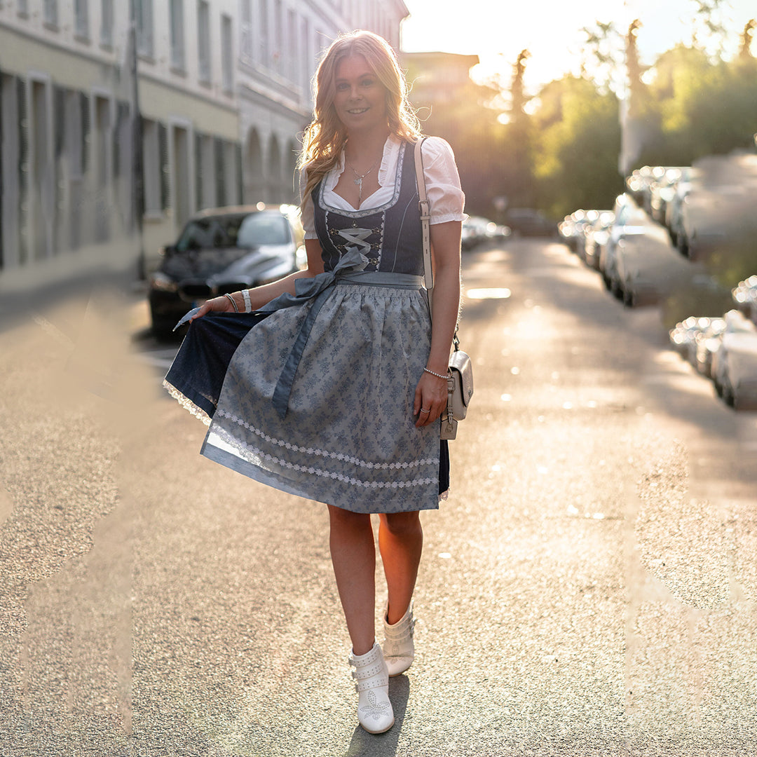 Unieke blauwe dirndl voor Oktoberfest en zomerfeesten. 