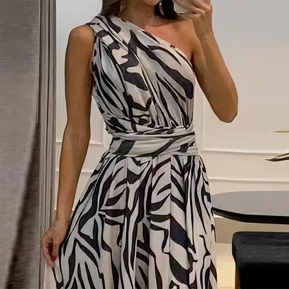 Darcy is een elegante en comfortabele zomerjurk met een flatterende elastische pasvorm die elk figuur complimenteert. Gemaakt van ademend en zacht polyester voor ultiem draagcomfort. Perfect voor casual uitjes, avondevenementen en zomerfeestjes. Verkrijgbaar in zwart en blauw, maten S-XL. Combineer moeiteloze stijl met tijdloze elegantie. Upgrade je garderobe met Darcy en straal zelfvertrouwen uit. Bestel nu en geniet van ultiem comfort!