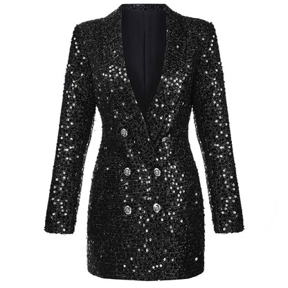 Jantine Blazerjurk - Elegante zwarte blazerjurk met glinsterende stof, sjawl kraag en dubbele knoopsluiting. Gemaakt van een flexibele polyester-spandex mix voor een flatterende en comfortabele pasvorm. Ideaal voor cocktailfeesten, chique bijeenkomsten en stijlvolle avondgelegenheden. Combineer glamour en comfort met de Jantine Blazerjurk. Bestel nu en straal elegantie en verfijning uit!