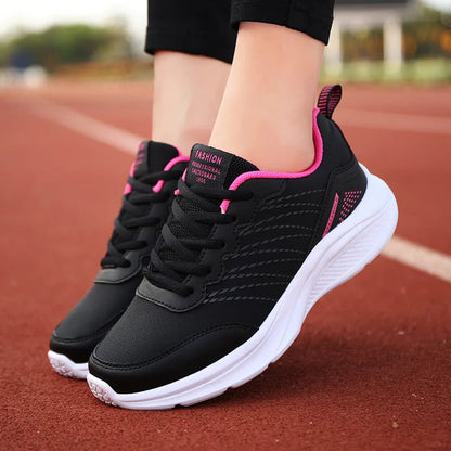 Masey is een lichtgewicht vetersneaker met een ademend gebreid bovenwerk en een ondersteunende PU-zool voor ultiem comfort. De antislipzool biedt extra grip, terwijl de vetersluiting zorgt voor een veilige pasvorm. Perfect voor casual uitjes en dagelijks gebruik. Verkrijgbaar in wit-zwart, zwart en roze-zwart, maten 35-41. Upgrade je schoenencollectie met Masey en ervaar stijl en comfort in één. Bestel nu en stap vol zelfvertrouwen de deur uit!
