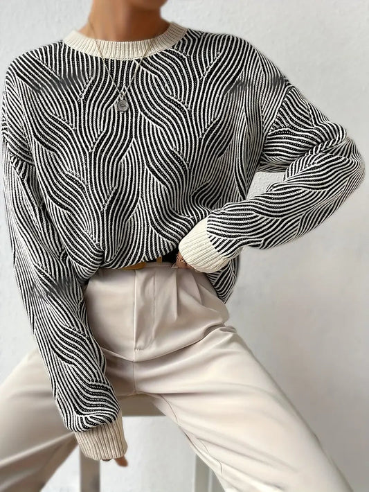 Allegra trui met abstract patroon in zwart en wit – een stijlvolle en veelzijdige must-have voor elke garderobe. Met een comfortabele pasvorm en tijdloos kleurenpalet biedt deze trui moderne elegantie en gezellige warmte. Perfect voor werk, casual uitjes of gezellige avonden. Combineer eenvoudig met broeken, rokken of jeans voor een chique look. Verkrijgbaar in zwart/wit, maten S-XL. Voeg verfijning en comfort toe aan je outfits met de Allegra. Bestel nu!