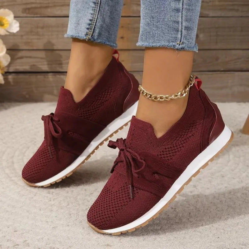 Ervaar ultiem comfort en stijl met de Calypso orthopedische schoenen. Deze schoenen bieden superieure demping en gerichte voetboogondersteuning voor verbeterde mobiliteit en minder ongemak. Gemaakt van duurzaam PU-rubber, beschikbaar in zwart, bruin, grijs, marineblauw en rood, in maten 36 t/m 43. Calypso combineert mode en welzijn, ideaal voor vrouwen die zowel stijl als comfort waarderen. Investeer in de gezondheid van uw voeten met Calypso.