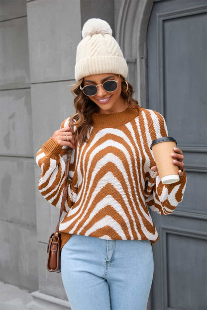 Viola | Trendy Gestreepte Trui met een chique streepdesign in lichtgrijs en karamel. Perfect voor casual uitjes of stijlvolle gelegenheden. Gemaakt van zachte, comfortabele materialen met een relaxte pasvorm. Verkrijgbaar in S-XL en gemakkelijk te combineren voor een moeiteloze look. Voeg deze veelzijdige en modieuze trui toe aan je garderobe. Bestel nu en geniet van comfort en tijdloze stijl!
