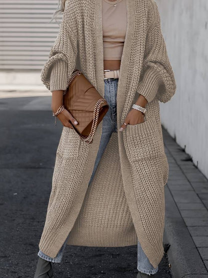 Vivienne | Voeg moeiteloze stijl en warmte toe aan je garderobe met de Vivienne. Deze oversized jas heeft een tijdloos silhouet, grote functionele zakken en is gemaakt van zachte, knusse stof. Verkrijgbaar in marineblauw, donkergrijs, kameel, lichtgrijs en zwart, en maten S-4XL. Perfect voor frisse dagen en stijlvolle casual looks. Combineer comfort en veelzijdigheid met de Vivienne. Bestel nu en geniet van tijdloze elegantie en ultiem draagcomfort!