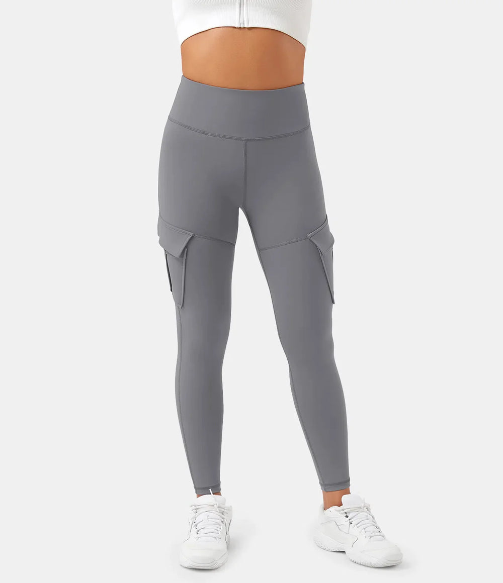 Dounia cargo leggings – een perfecte mix van stijl en functionaliteit. Met een comfortabele, rekbare pasvorm en strategisch geplaatste zakken voor extra gemak. Gemaakt van hoogwaardig nylon voor langdurig draagplezier. Ideaal voor dagelijks gebruik, sport of casual outfits. Verkrijgbaar in groen, zwart, roze, grijs en blauw, in maten XS-2XL. Bestel nu en ervaar ultiem comfort en veelzijdigheid!