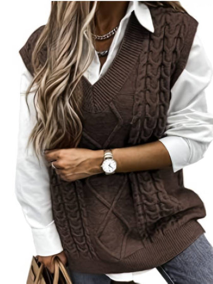 Ontdek de Valeria, een klassieke kabelgebreide cardigan voor koelere dagen. Met een relaxte pasvorm en tijdloos ontwerp is de Valeria perfect voor laagjes over blouses of shirts, geschikt voor zowel casual als geklede looks. Verkrijgbaar in grijs, bordeaux, koffie, khaki en marineblauw, maat S-2XL. Combineer moeiteloos stijl en comfort en voeg elegantie toe aan elke outfit. Bestel nu en ervaar veelzijdige mode voor elke gelegenheid!