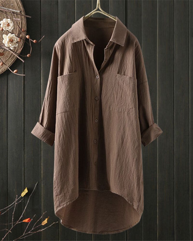 Vivienna Blouse - Ontdek de perfecte mix van comfort en stijl met Vivienna, een losvallende blouse met een tijdloos silhouet. Ideaal voor casual en professionele outfits, gemaakt van ademend katoen en linnen. Verkrijgbaar in wit, zwart, beige, grijs, groen en blauw, in maten XS-4XL. Combineer moeiteloos voor elke gelegenheid en geniet van een ontspannen pasvorm die elk figuur flatteert. Bestel nu en voeg veelzijdige elegantie toe aan je garderobe!