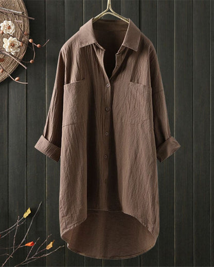 Vivienna Blouse - Ontdek de perfecte mix van comfort en stijl met Vivienna, een losvallende blouse met een tijdloos silhouet. Ideaal voor casual en professionele outfits, gemaakt van ademend katoen en linnen. Verkrijgbaar in wit, zwart, beige, grijs, groen en blauw, in maten XS-4XL. Combineer moeiteloos voor elke gelegenheid en geniet van een ontspannen pasvorm die elk figuur flatteert. Bestel nu en voeg veelzijdige elegantie toe aan je garderobe!